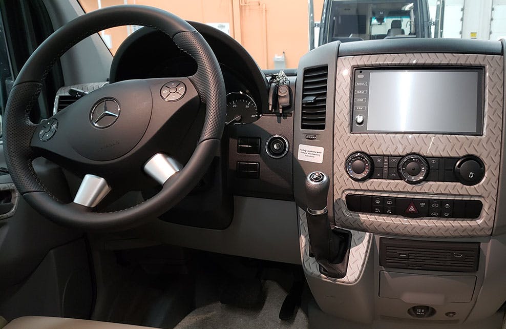 Steering-wheel-and-console-details Van